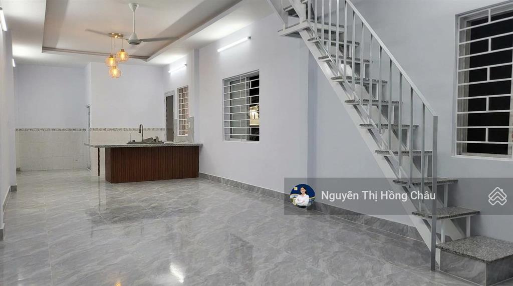 Bán nhà lô góc gần trường chinh 2 tầng, 77m2, 2pn, hẻm 5m, nhỉnh 3 tỷ, gần chợ lạc quang