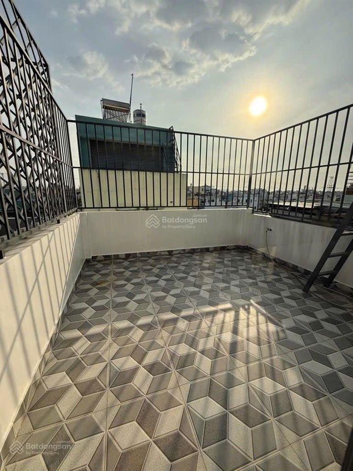 Nhà mới xây 5 tầng, 68m2, gò xoài  bình tân vài bước ra mặt tiền
