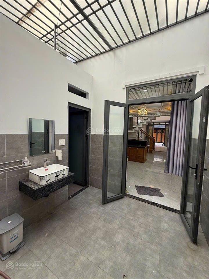 Nhà mới xây 5 tầng, 68m2, gò xoài  bình tân vài bước ra mặt tiền