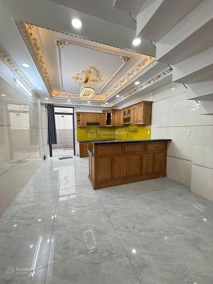Nhà mới xây 5 tầng, 68m2, gò xoài  bình tân vài bước ra mặt tiền