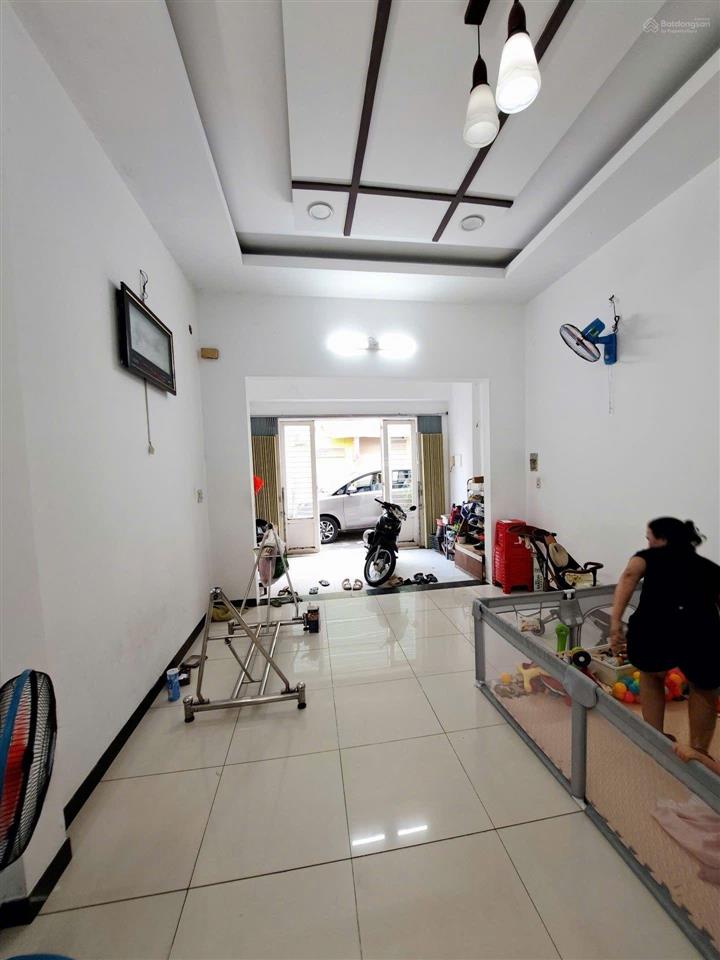 Nhà đường số 4 rộng thoáng mát bhh bình tân sát công viên gia phú