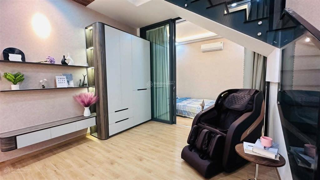 Nhà đẹp trung tâm giá chỉ 5 tỷ 550 tiện ích bao quanh sát đường chính