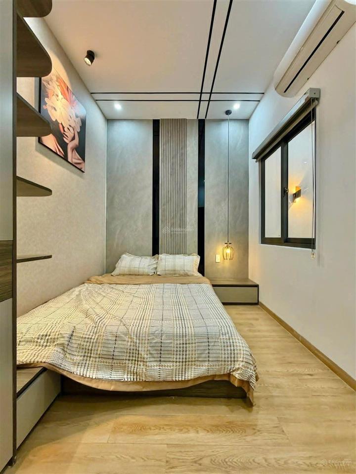 Nhà đẹp trung tâm giá chỉ 5 tỷ 550 tiện ích bao quanh sát đường chính