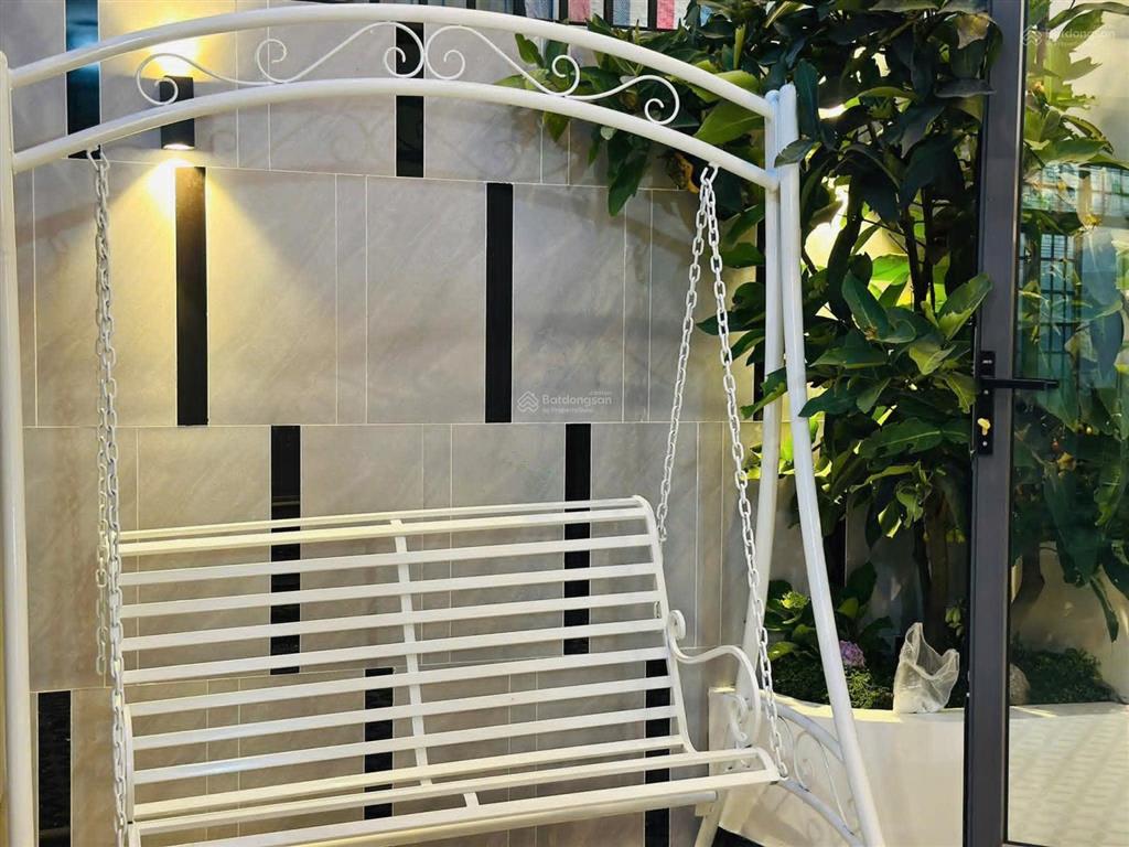 Nhà đẹp trung tâm giá chỉ 5 tỷ 550 tiện ích bao quanh sát đường chính