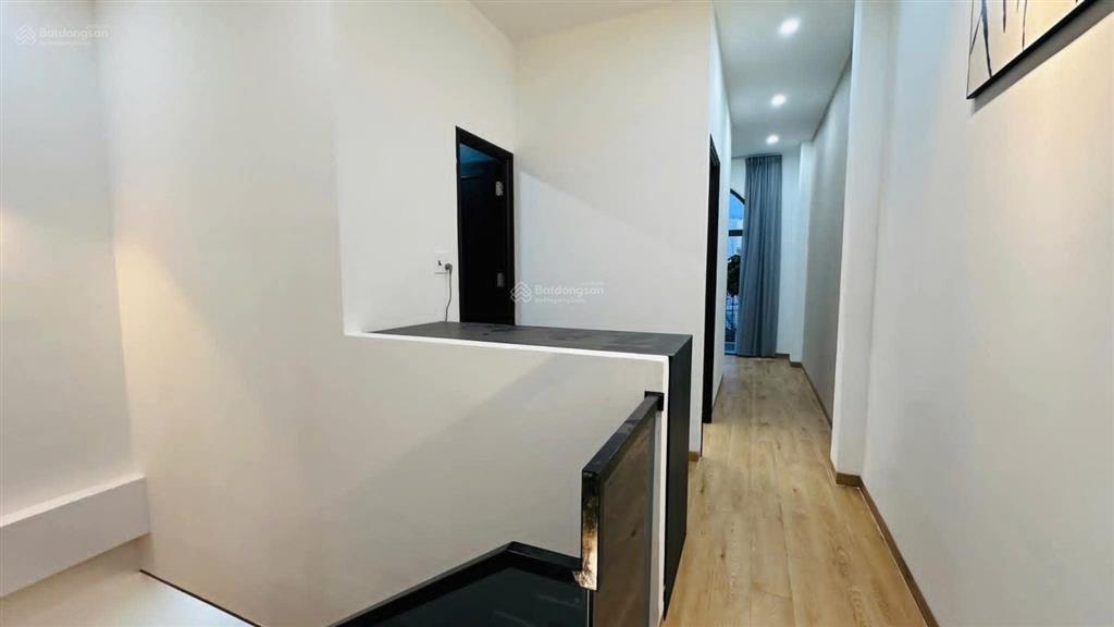 Nhà đẹp trung tâm giá chỉ 5 tỷ 550 tiện ích bao quanh sát đường chính