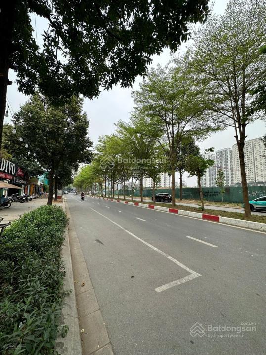 Cần bán căn biệt thự ngoại giao đoàn mặt đường nguyễn xuân khoát, dt 425m2, hướng nam.