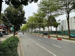 Cần bán căn biệt thự ngoại giao đoàn mặt đường nguyễn xuân khoát, dt 425m2, hướng nam.