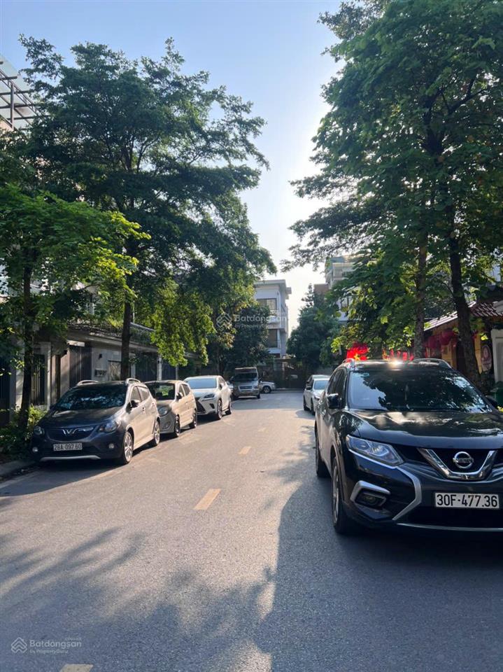 Cho thuê biệt thự ngoại giao đoàn, dt 260m2