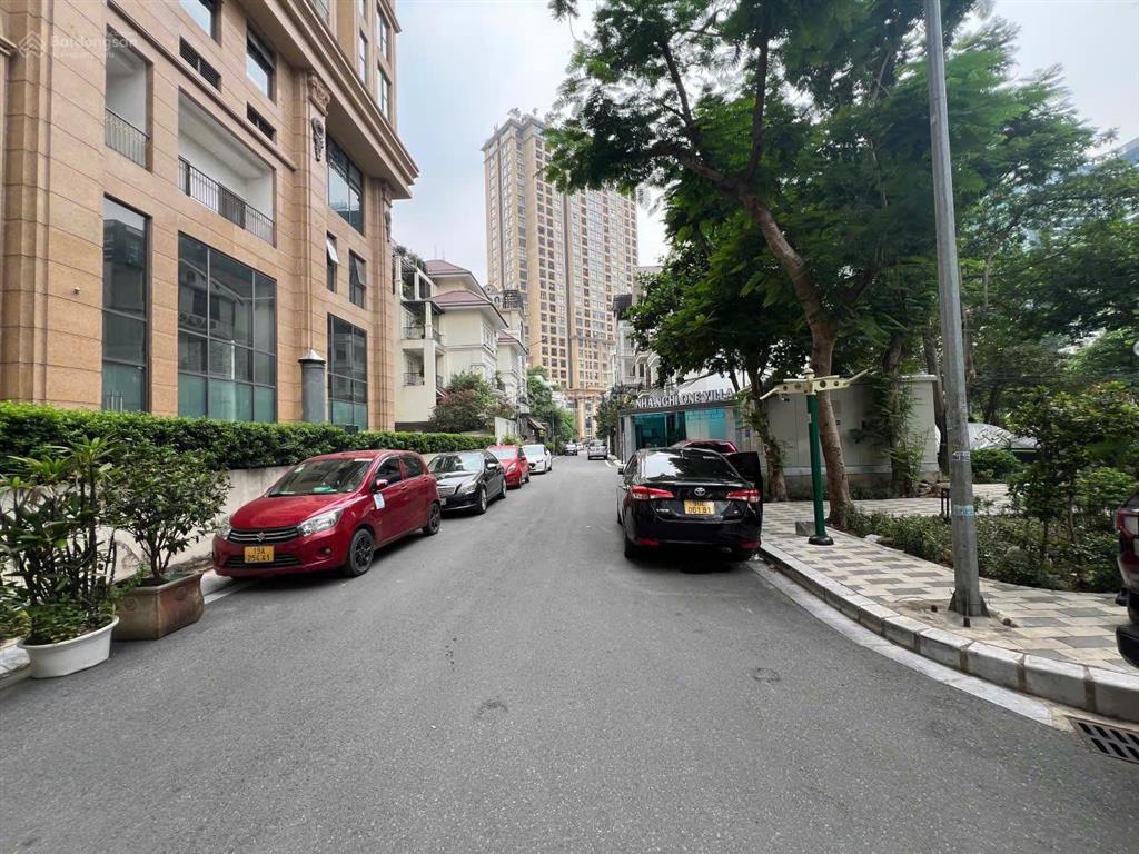 Bán lô đất biệt thự d9 vườn đào, dt 180m. vị trí trung tâm đẹp, giá tốt.