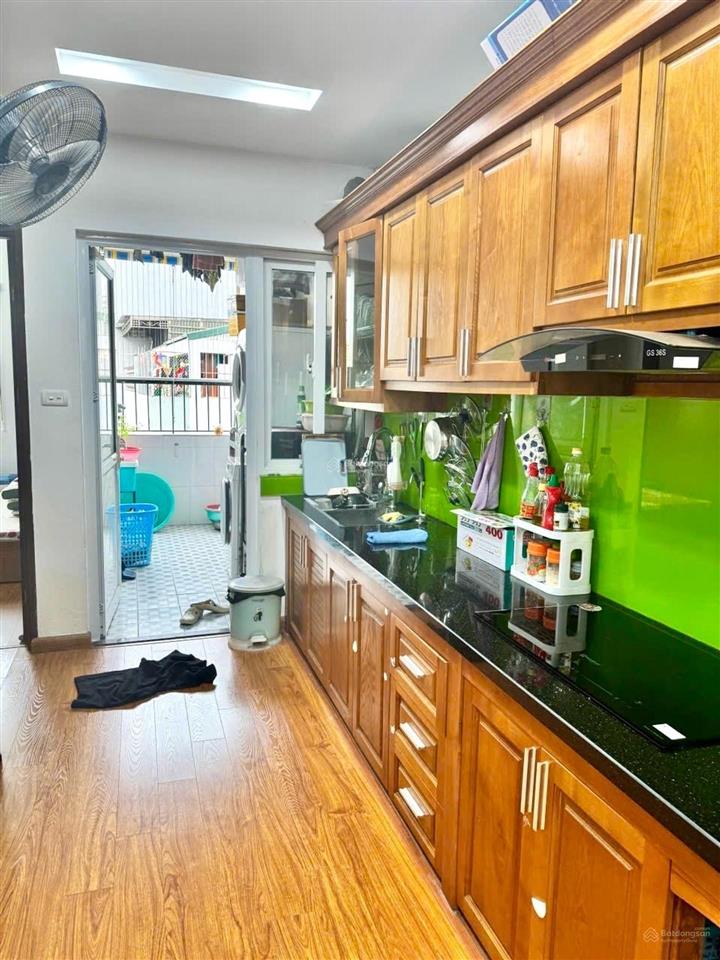 Nhỉnh 4 tỷ chung cư c14 bùi xương trạch, 68m2, 2 ngủ, 2wc, ô tô chạy vòng quanh, căn góc