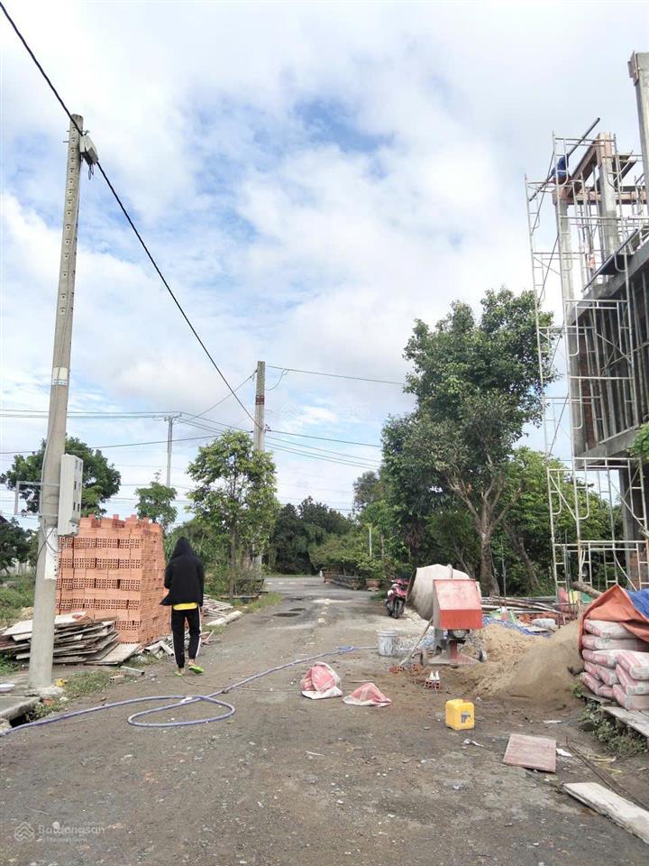 Bán rẻ nền 85m2 kdc kế bên công an huyện cần đước, ra quốc lộ chỉ 50m