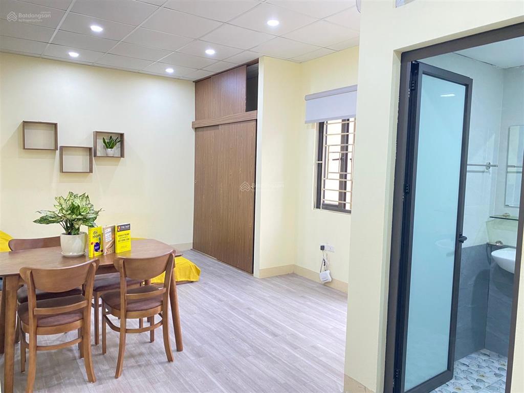Phòng full đồ ban công rộng ngõ 79 cầu giấy 4tr/tháng