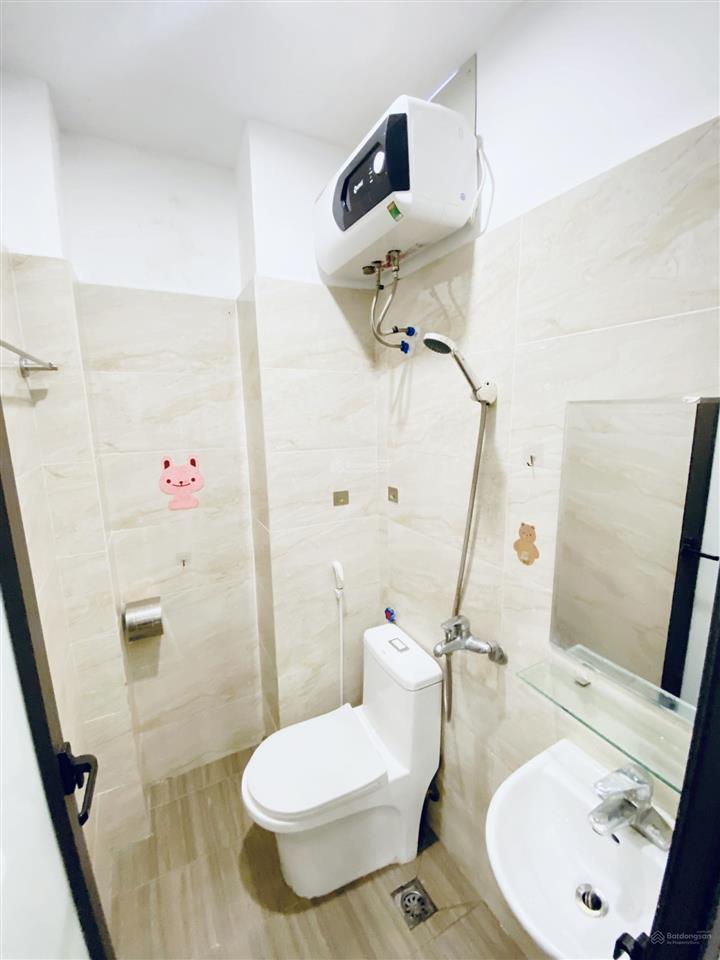 Cho thuê căn hộ 1k1n phố xuân thủy 40m2 full đồ ban công chỉ 6tr/tháng