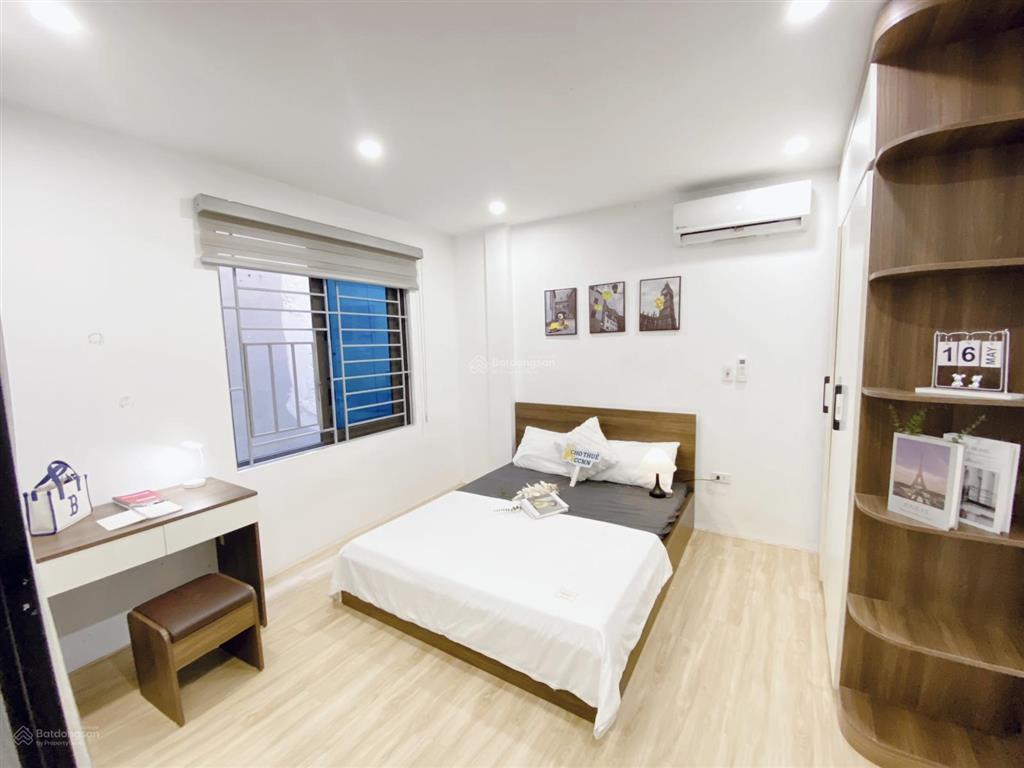 Cho thuê căn hộ 1k1n phố xuân thủy 40m2 full đồ ban công chỉ 6tr/tháng