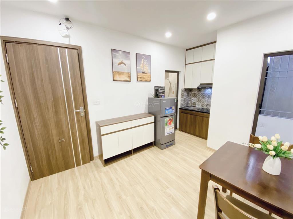 Cho thuê căn hộ 1k1n phố xuân thủy 40m2 full đồ ban công chỉ 6tr/tháng