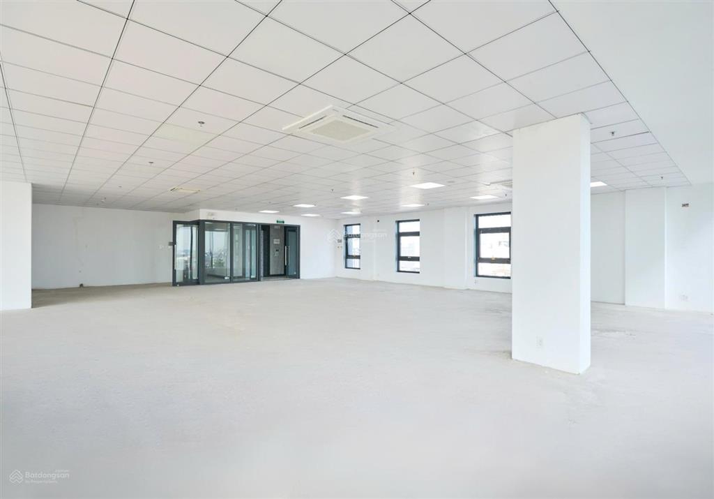 Cho thuê mt võ văn tần, quận 3 dt 10x20m