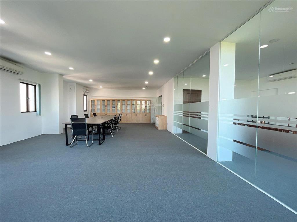 Nhà đẹp trung tâm quận 1 mới xây mặt tiền thạch thị thanh