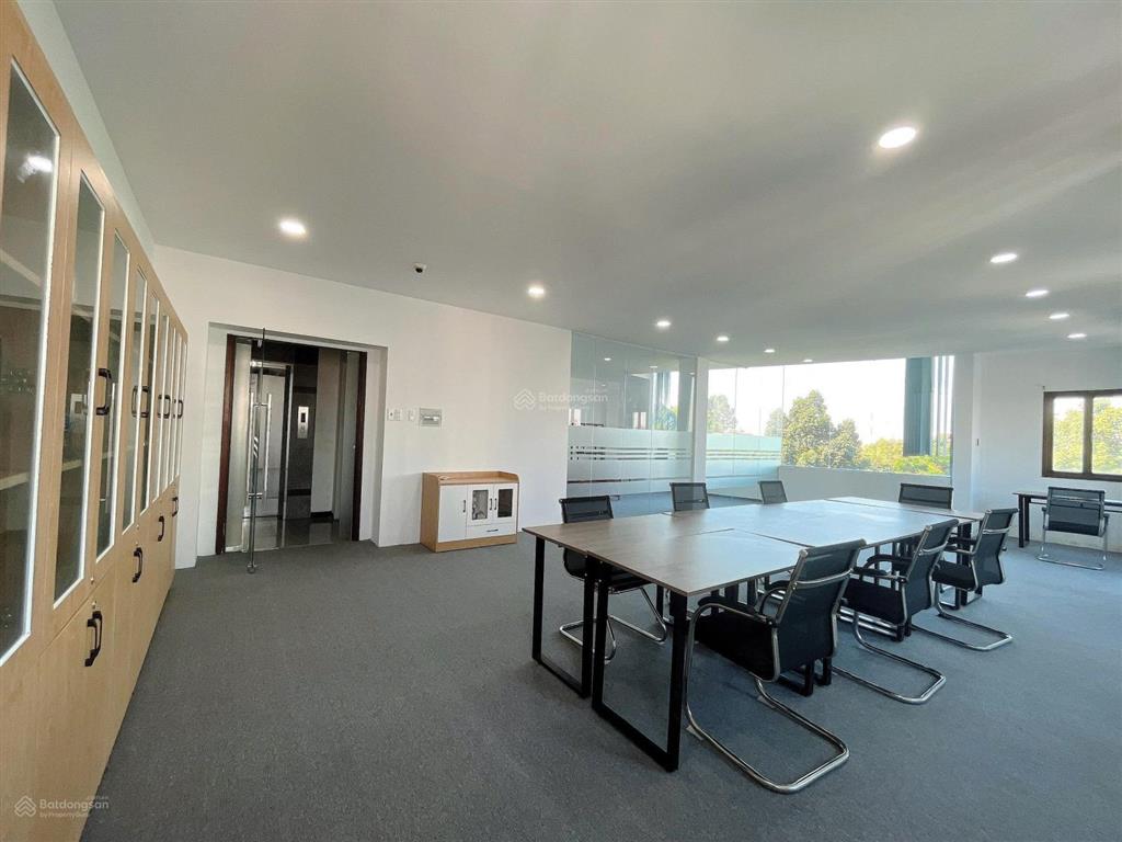 Nhà đẹp trung tâm quận 1 mới xây mặt tiền thạch thị thanh