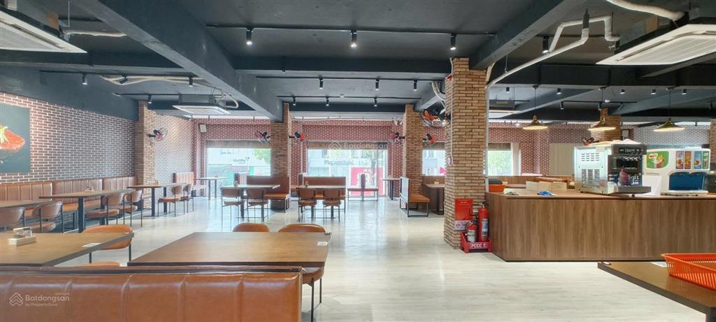 Villa mặt tiền gần tú xương  quận 3  hàng hiếm khu vip