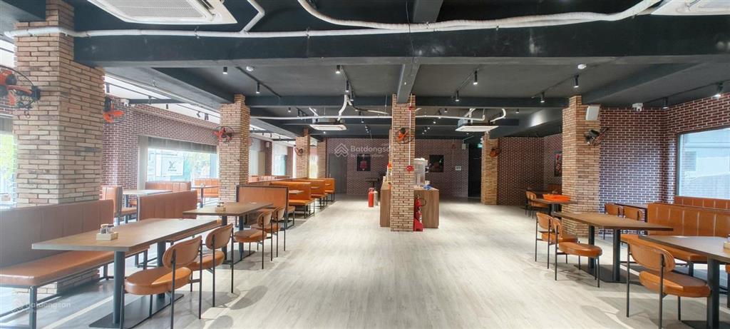 Villa mặt tiền gần tú xương  quận 3  hàng hiếm khu vip