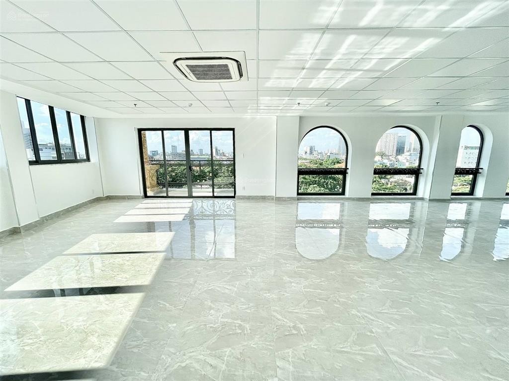 Tòa nhà mặt tiền nguyễn thị minh khai gần cách mạng tháng 8 quận 1