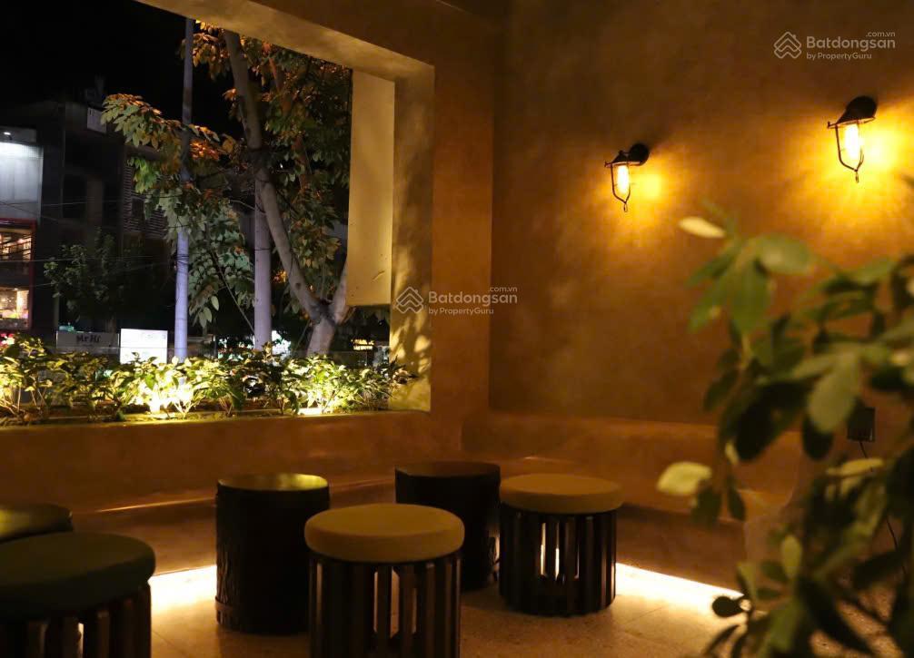 Cho thuê nhà mặt tiền nguyễn thị minh khai, quận 3  sát quận 1