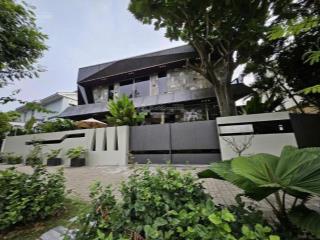 Cho thuê nhà 2 mặt tiền ung văn khiêm ngay đại học hutech bình thạnh