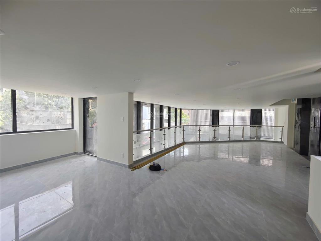 Toà nhà nhà văn phòng mới xây dựng 1500m2 dử dụng mặt tiền ung văn khiêm bình thạnh