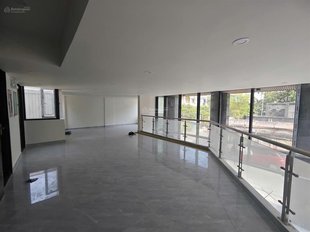 Toà nhà nhà văn phòng mới xây dựng 1500m2 dử dụng mặt tiền ung văn khiêm bình thạnh