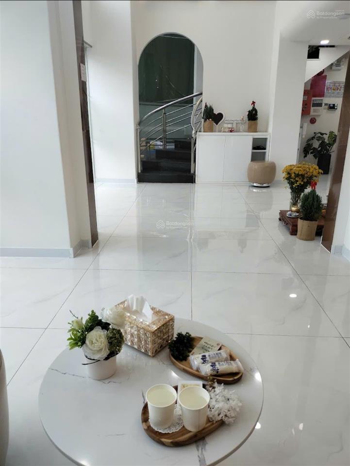 Cho thuê nhà mặt tiền ngay ngã sáu nguyễn tri phương ngô gia tự q10