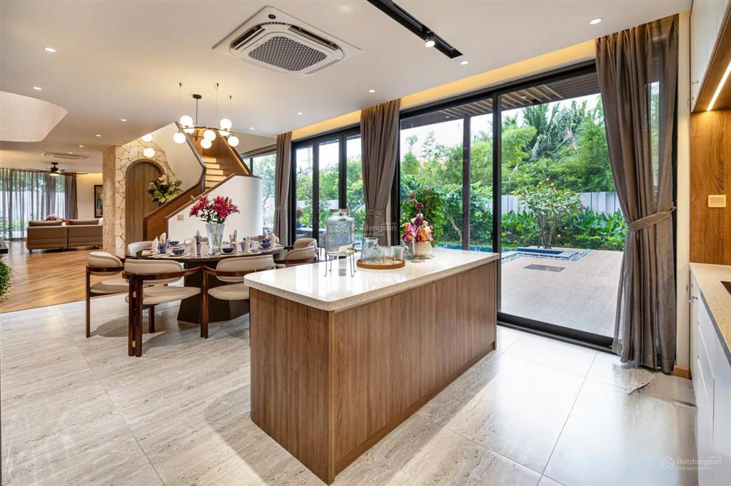 Villa góc 3 mặt tiền gần global cityview sông lê văn việt
