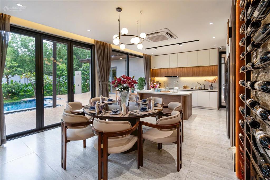 Villa góc 3 mặt tiền gần global cityview sông lê văn việt