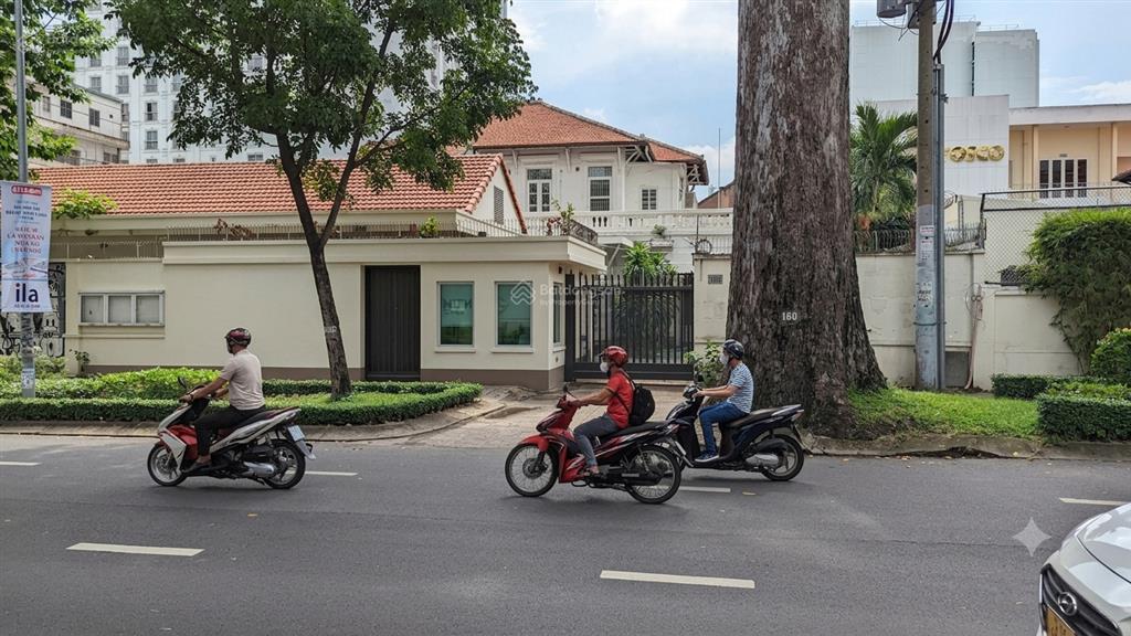 Cho thuê mặt bằng dt siêu khủng 1.215m  nguyễn đình chiểu, quận 3  mặt tiền 27mbao vat