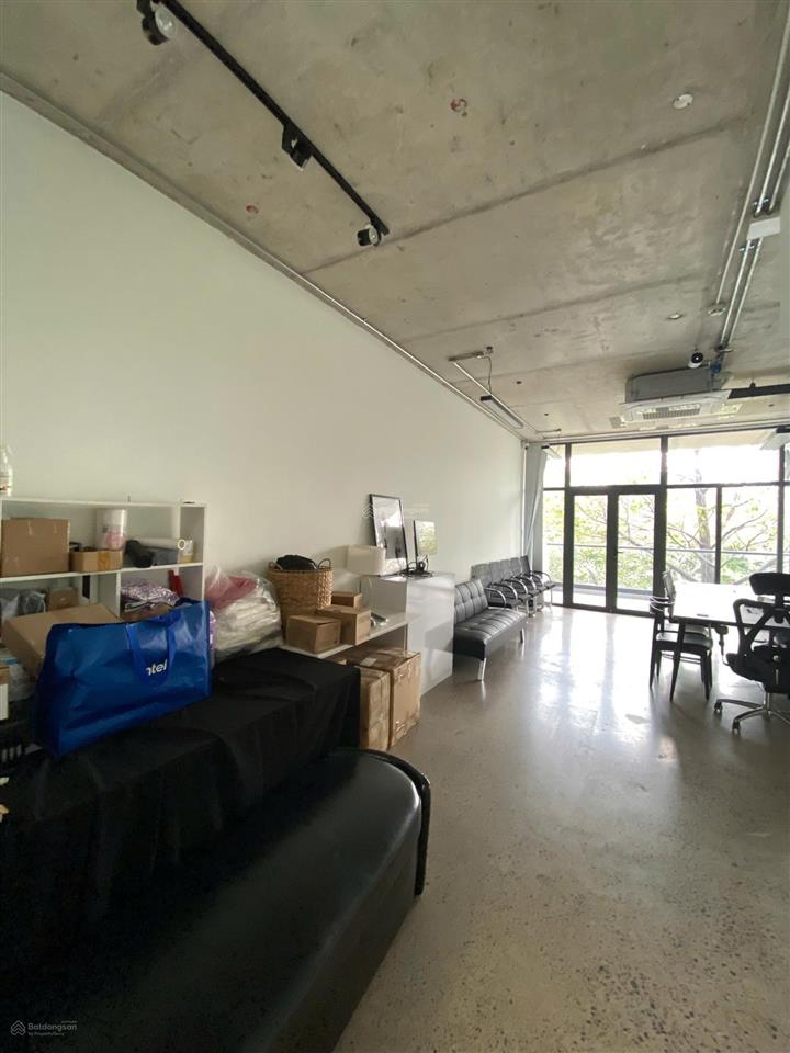 Cho thuê toà nhà cao tầng view sông  hầm, 7 lầu dtsd~1200m2