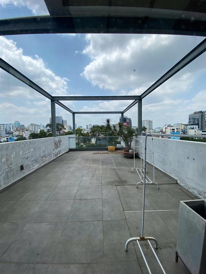Cho thuê toà nhà cao tầng view sông  hầm, 7 lầu dtsd~1200m2