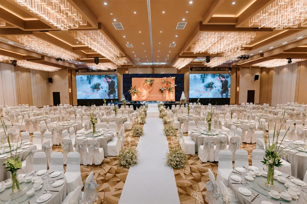 Cho thuê tòa nhà mới xây mặt tiền đặng văn ngữ, phú nhuận  hầm 7 tầng, dtsd ~2000m2