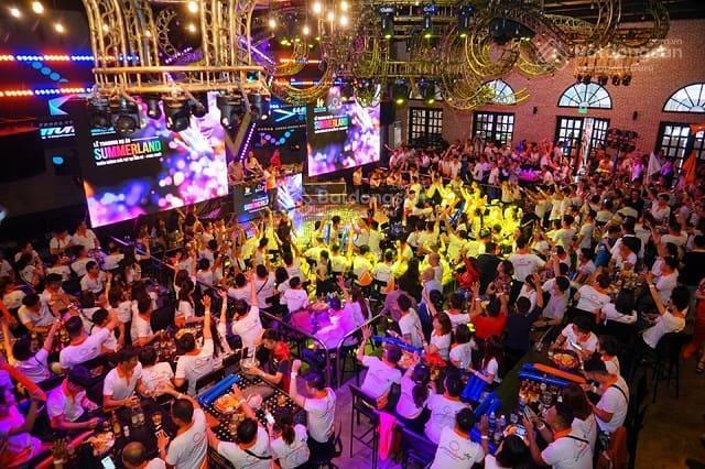 Cho thuê mặt bằng ~600m² khu f&b cao thắng quận 10