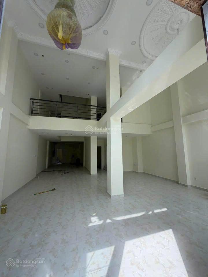 Cho thuê tòa nhà thiết kế tân cổ điển cách mạng tháng 8 quận 10  trệt 5 lầu  dtsd 1000m²
