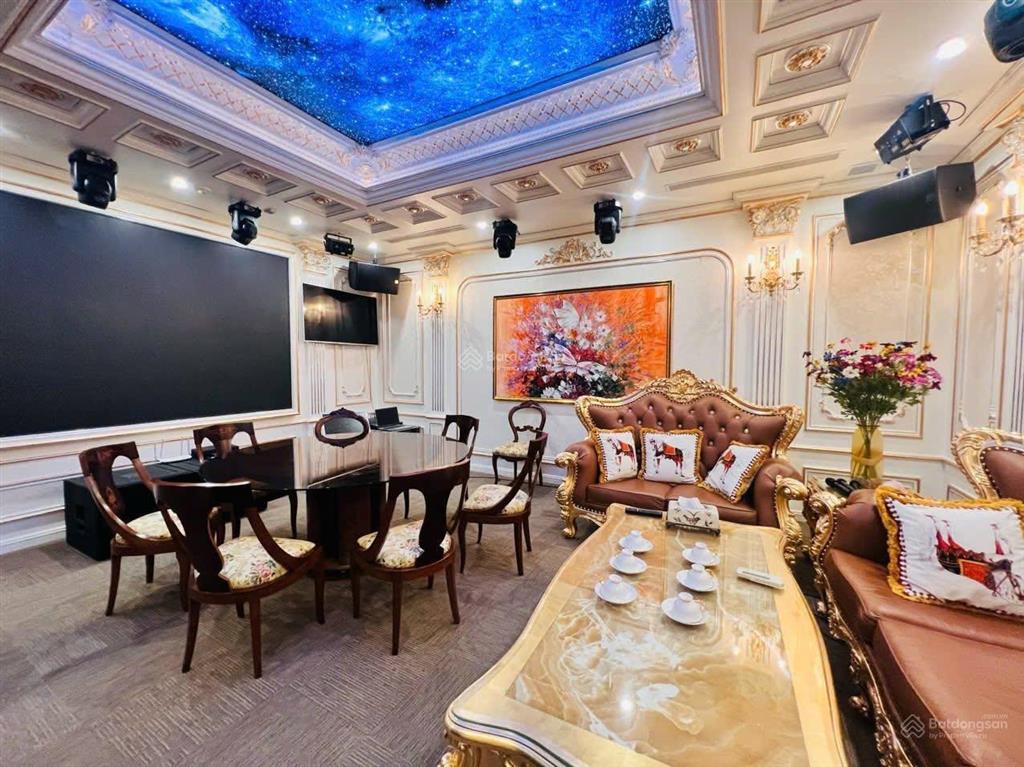 Cho thuê gấp biệt thự hoàng gia kdc him lam quận 7 hầm trệt 3 lầu, thang máy, pccc