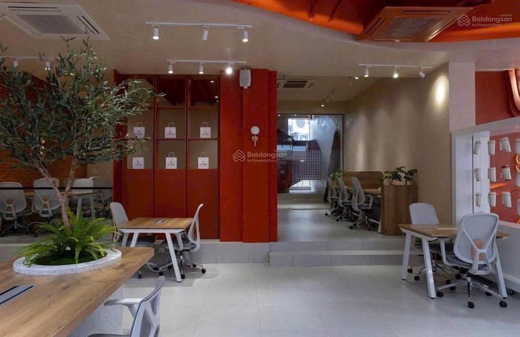 Cho thuê mặt bằng 2 mặt tiền thành thái quận 10  nhà trệt dtsd ~250m²