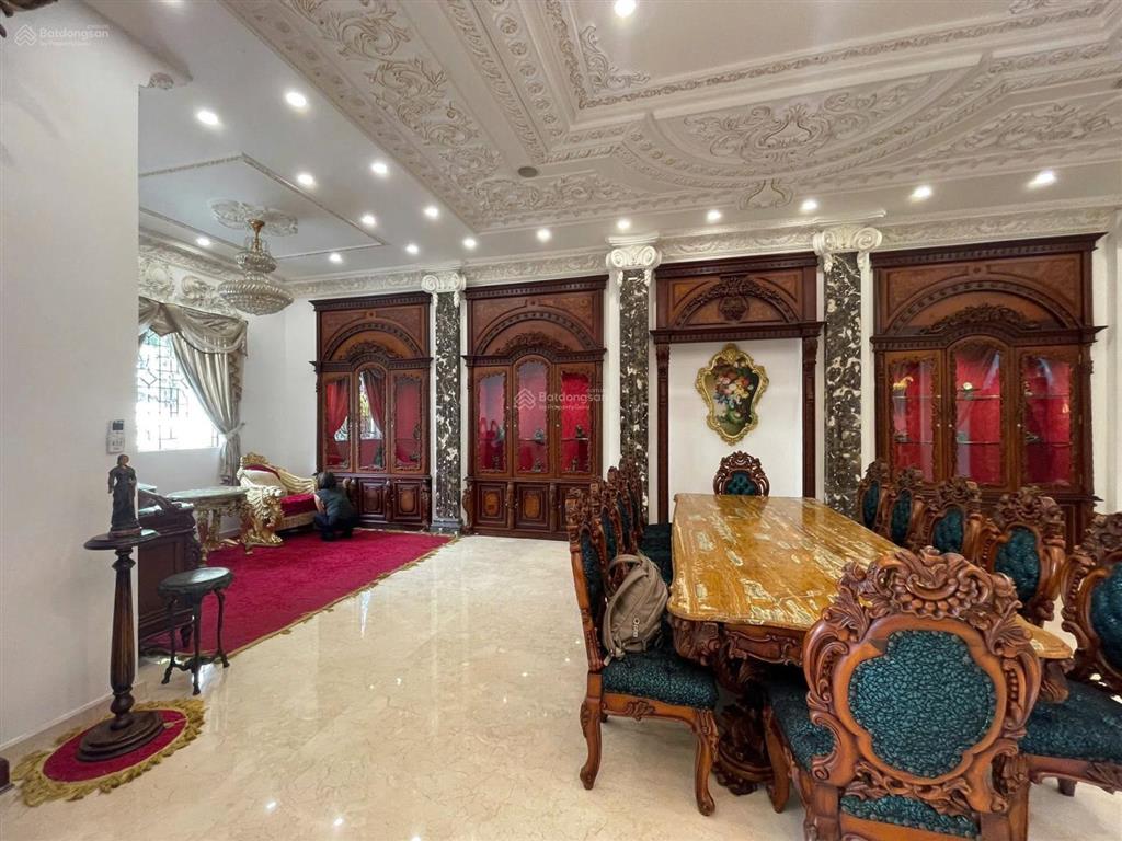 Cho thuê góc 2 mặt tiền trần thiện chánh, quận 10  hầm 4 lầu, thang máy pccc