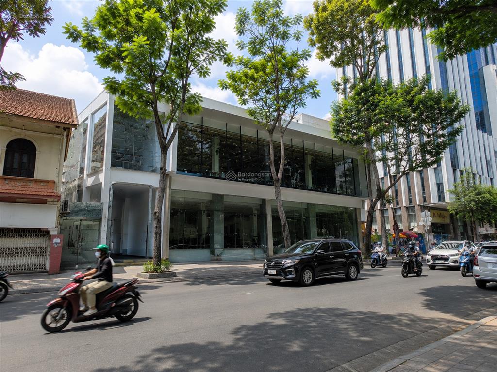 Cho thuê nhà mặt tiền 25m võ thị sáu quận 3  trệt 1 lầu dtsd ~1400m²