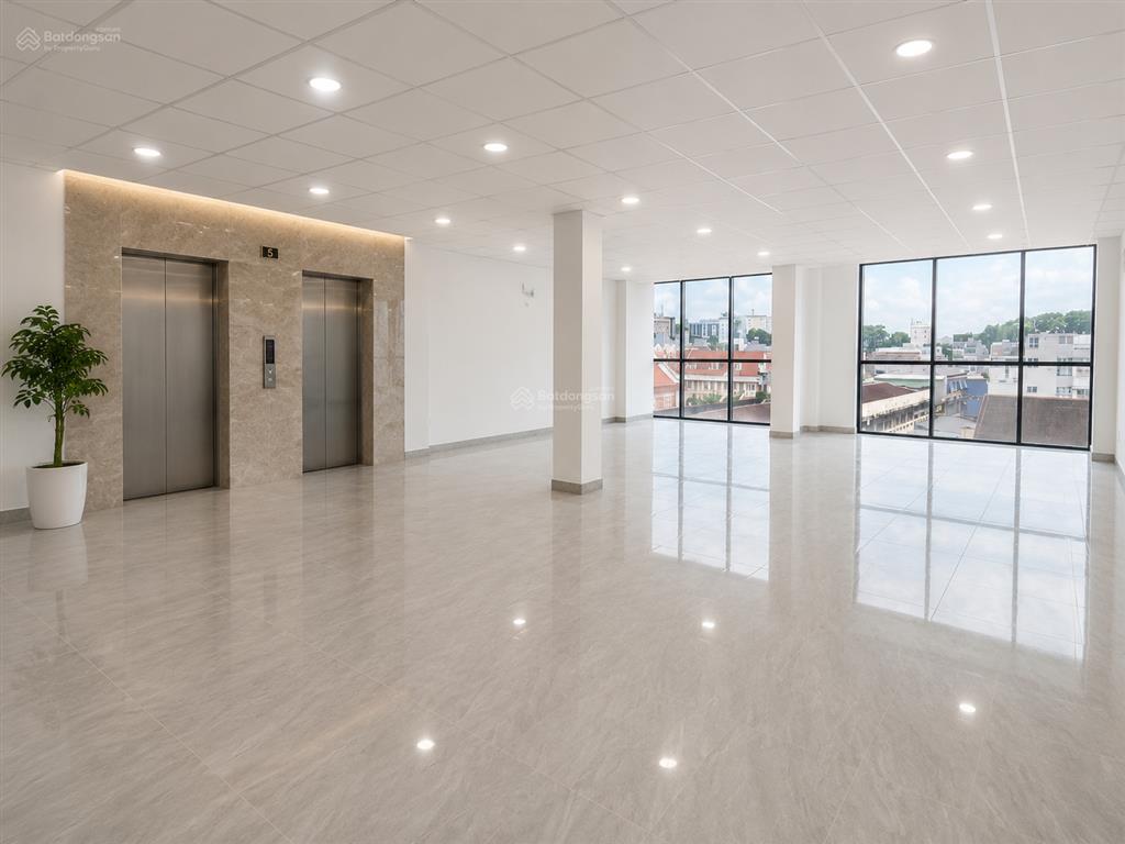 Tòa nhà 4 tầng dtsd ~1200m2 mặt tiền khu phan xích long  phú nhuận