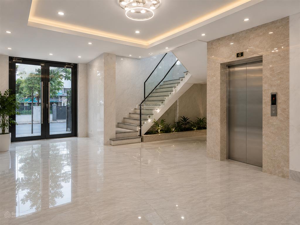 Tòa nhà 4 tầng dtsd ~1200m2 mặt tiền khu phan xích long  phú nhuận