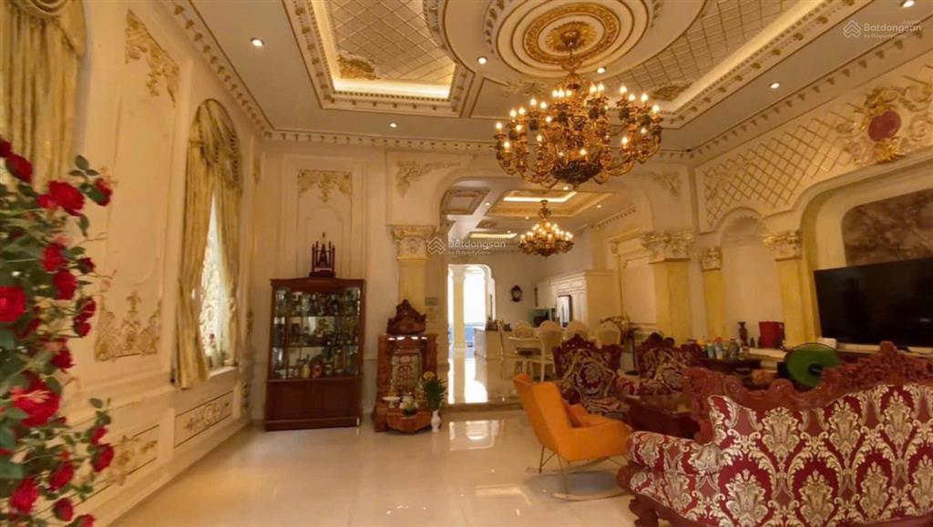 Tòa nhà mặt tiền trần hưng đạo dtsd ~2500m² quận 1