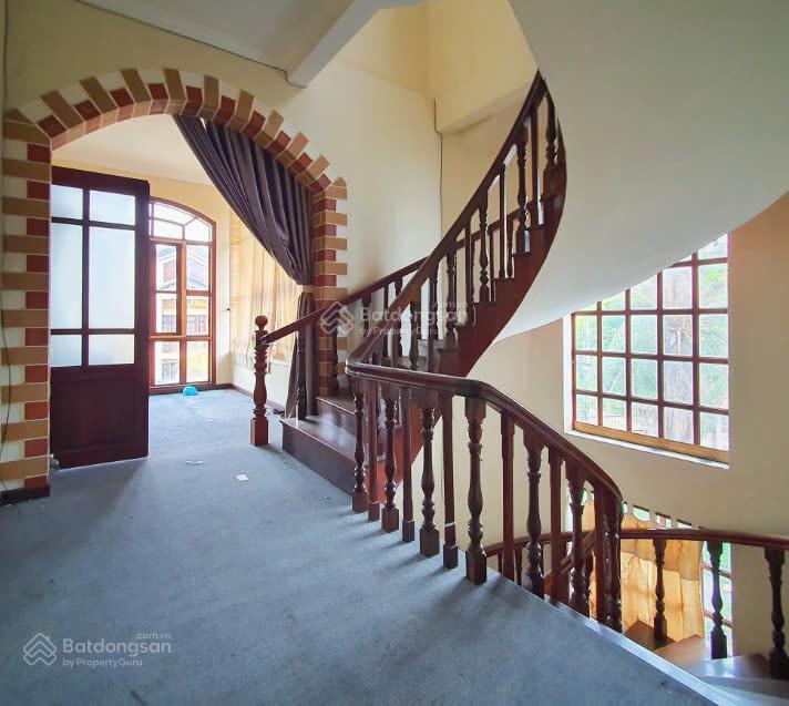 Cần cho thuê gấp biệt thự ngô thời nhiệm ngay ngã tư trần quốc thảo quận 3  trệt 2 lầu sân thượng