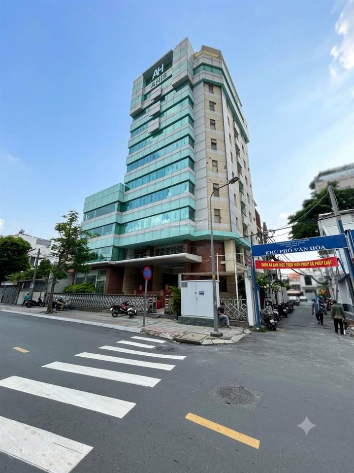 Cho thuê building 2 mặt tiền trần nhật duật, quận 1  dtsd ~3600m²
