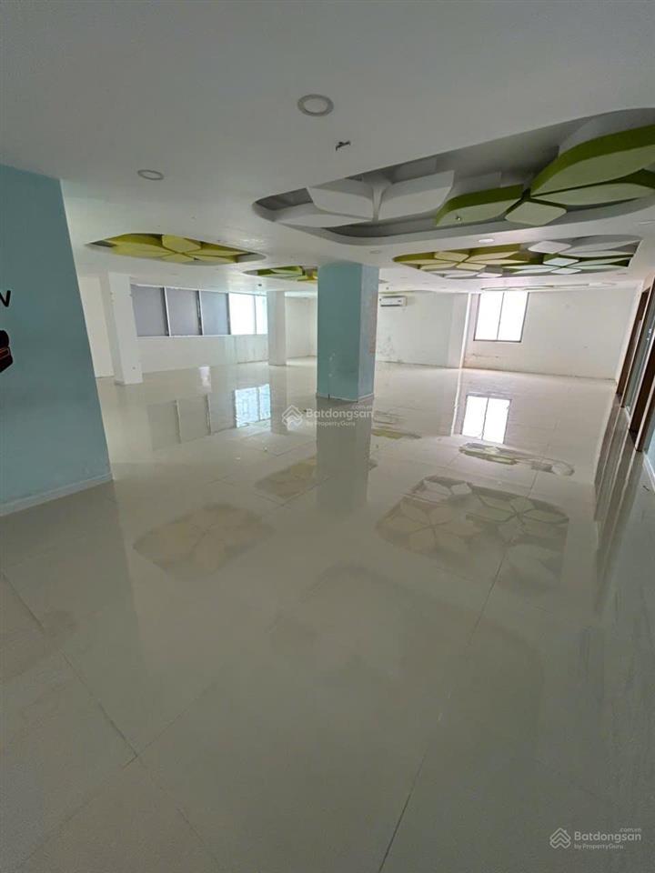 Cho thuê building 2 mặt tiền trần nhật duật, quận 1  dtsd ~3600m²