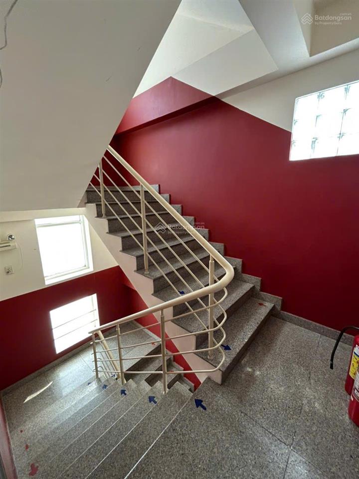Cho thuê building 2 mặt tiền trần nhật duật, quận 1  dtsd ~3600m²