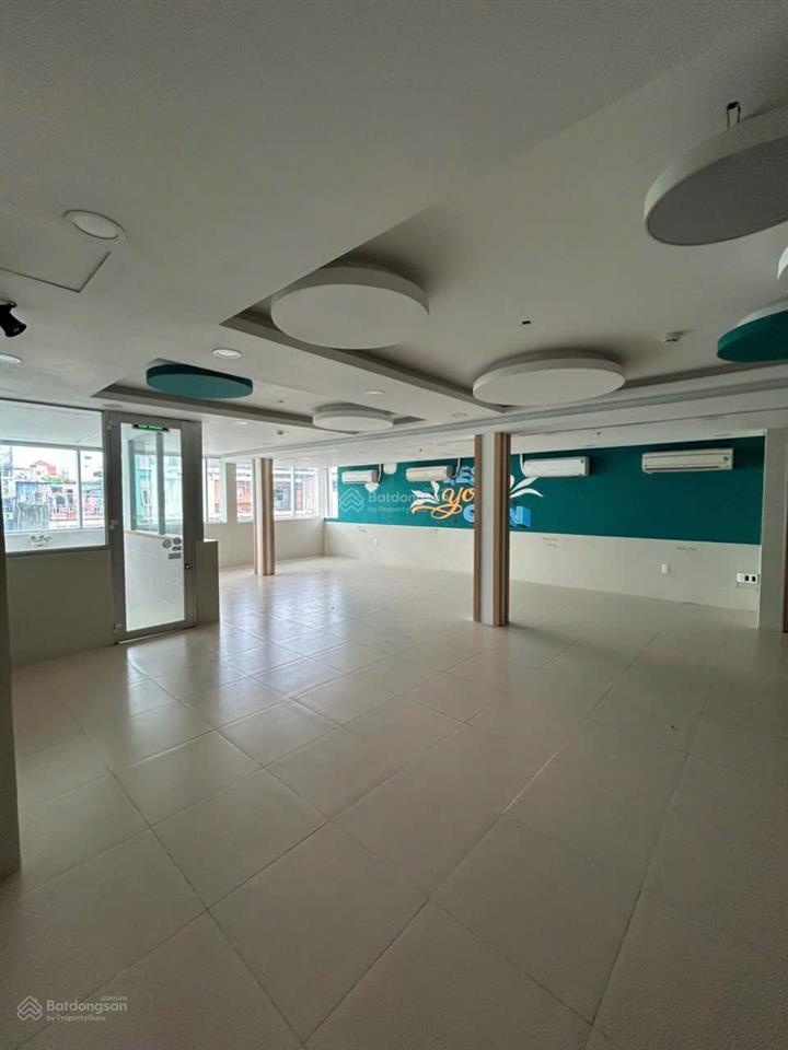 Cho thuê building 2 mặt tiền trần nhật duật, quận 1  dtsd ~3600m²